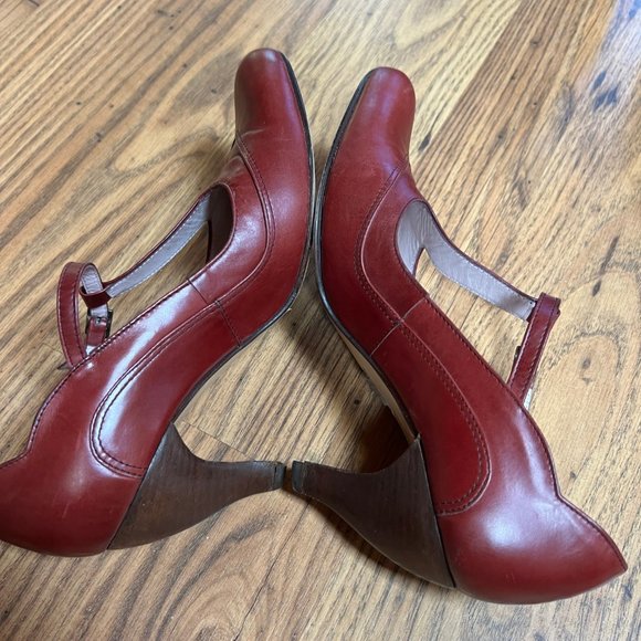 Fluevog Teapot Sencha t-strap heels, Cherry red, 7.5 - Picture 2 of 10